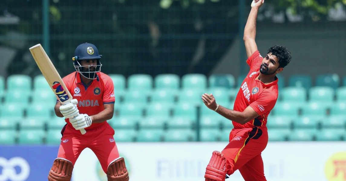 সোনালি প্রান্ত, সবুজ প্লাকেট: ১৫০তম টেস্টের জার্সি ও এমসিজির ডে-নাইট হিসাব সোনালি প্রান্ত, সবুজ প্লাকেট: ১৫০তম টেস্টের জার্সি ও এমসিজির ডে-নাইট হিসাব