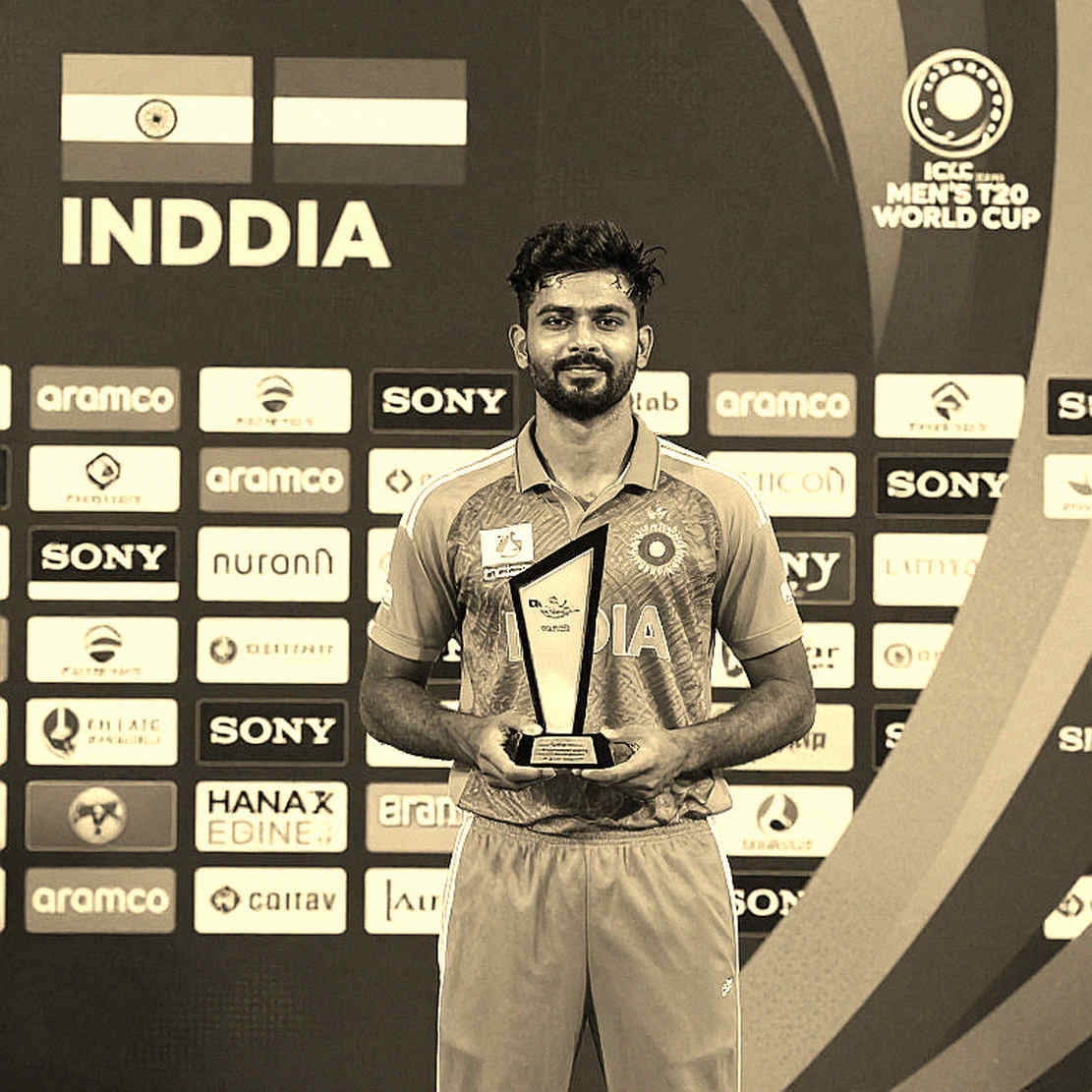 In Abu Dhabi's 40 Degrees, the Test's First Over Begins on the Practice Ground In Abu Dhabi's 40 Degrees, the Test's First Over Begins on the Practice Ground