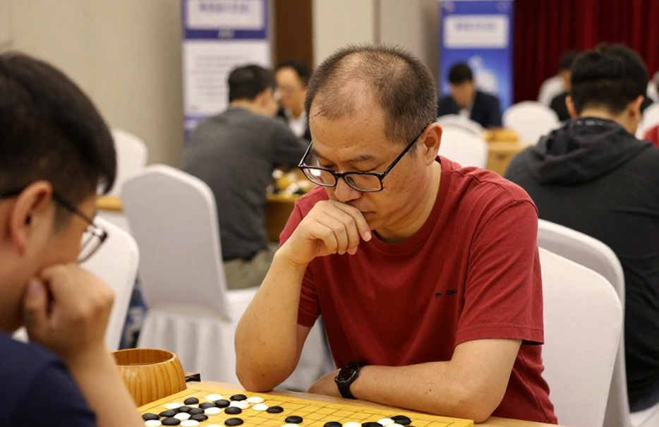 SCHACH থেকে CHESS INSIGHT: দাবা প্রকাশনার ভাষা-সীমানা, আর সেন্ট লুইসের চার লাখ ডলারের হিসাব